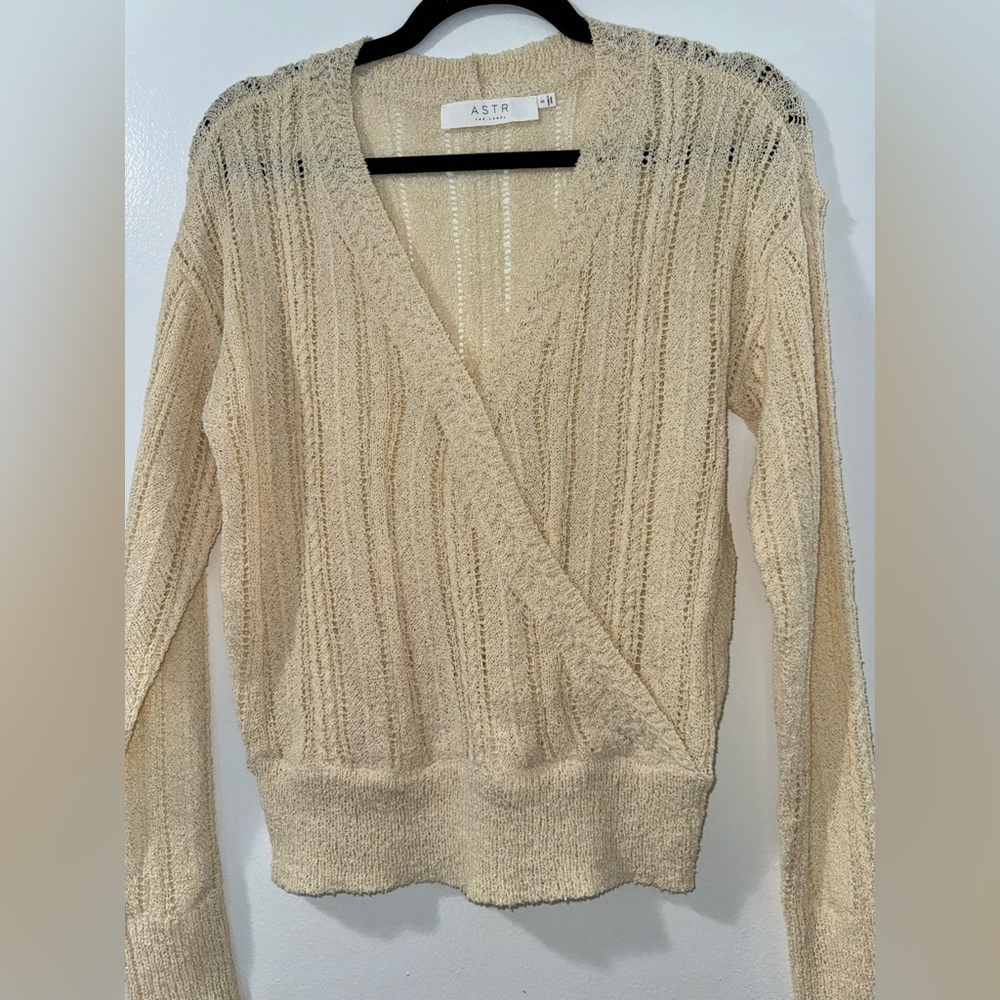 NEW ASTR the Label Small S Crochet Knit Pullover Top Cream White Blouse Long